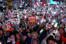 文대통령 하야, 공수처법 폐지 보수단체, 광화문서 ‘철야’ 집회...퇴진 때까지 계속 집회
