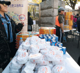 너 일베냐 그 선생님, 과제물 받는 카페에 정치글 1400건