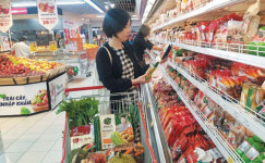 쌀국수 귀찮아, 컵라면!… 베트남, 즉석식품에 푹 빠졌다