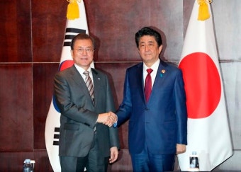 15개월만에 한·일 정상회담 文 