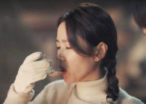 [송혜진의 드라마를 맛보다] 조개껍데기에 따라 마시는 소주가 와인보다 맛있네? 그거 사랑이야