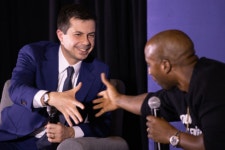 [줌인] 하버드 최우등 졸업, 7개국어 구사...