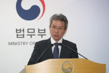 VIK 이철 인터뷰 후, '출석조사 관행' 고치라는 법무부 검찰개혁위