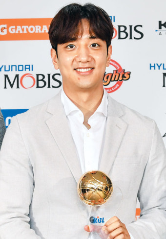 차남 허훈 MVP, 장남 허웅 인기상… 아빠 허재는 