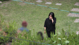 정의연 마포쉼터 소장의 죽음에, 눈물 흘리는 윤미향