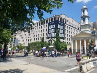 베니어 합판이 건물마다 덕지덕지, 미국의 수도입니다