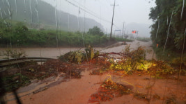 충북 북부 물폭탄… 현장 출동하던 충주 소방대원 급류에 실종