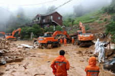 산사태로 사망한 가평 펜션 일가족...사고 직전까지 대피 안내 못받았다