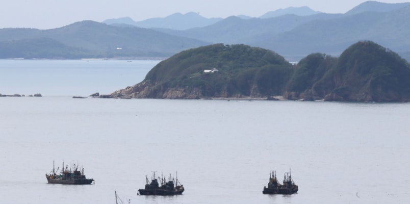 신발 남기고 사라진 연평도 공무원, 북은 왜 그에게 총을 쏘았나 | 포토뉴스