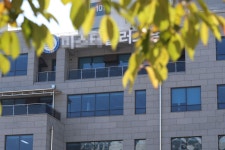하루새 26명…계속 늘어나는 마스터플러스병원 코로나 환자들