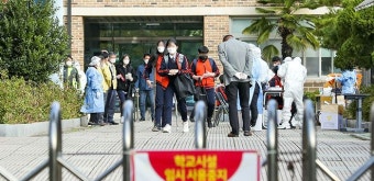 또 소비 쿠폰의 악몽?… 뿌리면 고개드는 코로나