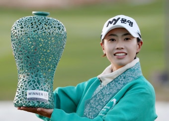 “꾀 부리지 않은 덕분” 안나린, 한 달만에 KLPGA 우승 추가