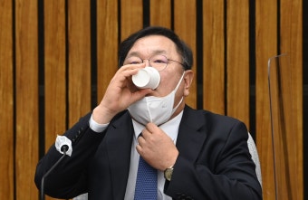 김태년, 공수처장 후보 추천위의 합의 실패는 야당 탓… 또 “공수처법 개정안 추진”