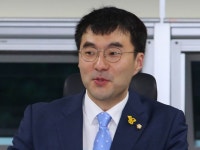 서민의 남국십계명 “법을 모른다, 실은 조국교수와 결혼을...”