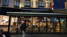 [특파원 다이어리] 2개월째 문닫은 파리 식당엔… 손님대신 곰인형이