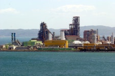 포스코 본사 철문 용접기로 자른 민노총 간부들 집유 2년