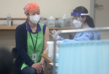 제주 노인요양시설서 첫 백신 접종