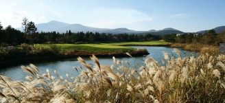 한라산을 보며, 푸른 바다를 보며... ‘나이스 샷’