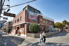 청국장 집엔 서양화, 젤라토 집엔 자개 공예··· 이 동네선 골목 식당·카페·빵집도 ‘예술’이네~