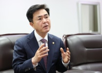 김태흠 “黨 어려울때 뚝심있게 지켰다”