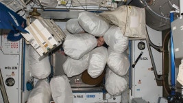 우주에서도 빨래가 될까, 나사와 P&G 우주복 세탁 실험