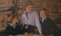 탄생 60주년 다이애나 동상 공개... 갈등 빚던 두 형제 함께 웃었다