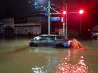 물바다된 거리에 차 둥둥…태풍 ‘오마이스’ 휩쓸고 간 부산
