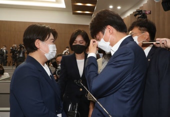 윤희숙, 눈물 흘리며 “이게 내 정치”… 사퇴 말리러 온 이준석도 눈물