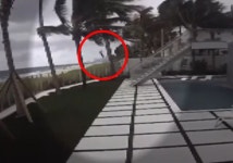 서핑 중 돌풍에 120m 날아갔다… 건물 부딪힌 美 60대 결국 사망