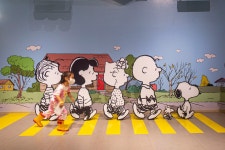 어두운 벙커의 문을 열자 별세계가 펼쳐졌다… 지중해의 찬란한 햇살이 쏟아졌다