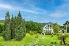 ‘달항아리 멍’ 때리고, ‘에덴 낙원’ 거닐며 위로를 받았다