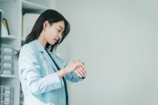 ‘오징어 게임’ 누른 이 드라마… 치과 의사·시골 백수의 로맨스  [왓칭]