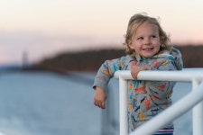 ‘오징어게임’ 이어 세계 2위… 28세 청소부 싱글맘의 분투기 [왓칭]