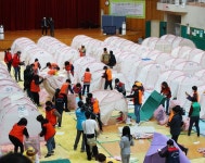 포항지진 대피소 마지막 주민 10여명 “1434일만에 집으로 갑니다”