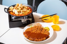 [아무튼, 주말] 접시가 비좁은 거대한 돈가스… 600g이 주는 배부른 행복