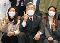 이재명, 청년들 만나 “부동산 고통 사과”... 기본주택으로 돌파구 찾나