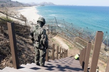‘별들의 무덤’ 22사단 또 뚫렸다… 노크·오리발 귀순 이어 ‘새해 월북’까지