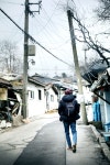 [아무튼, 주말] 폐철길 따라 걷는 숲길, 55년 자취 품고 사라질 백사마을 골목까지... 길 위에서 이야기를 짓다