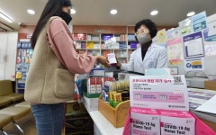 ‘제2 마스크 대란’ 악몽? 충분하다던 자가진단키트 곳곳 품귀