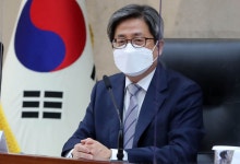 서로 가려는 지원장 자리… 김명수 ‘내사람 챙기기’ [서초동 25시]