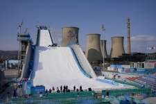 핵발전소 옆에서 스키점프? 베이징올림픽 경기장 알고보니...