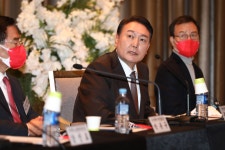 윤석열 “집권하면 청와대 해체… 하루도 靑집무실서 일 안할 것”