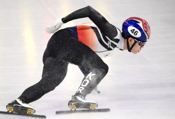 황대헌, 쇼트트랙 남자 500m 준준결승 진출…이준서는 실격