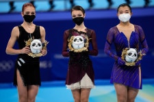 ‘피겨 銀 트루소바 “나만 금메달 없어” 오열…손가락 욕까지?