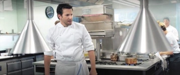 [아무튼, 주말] ‘개차반’ 셰프가 낸 음식에선 피로함이 묻어난다