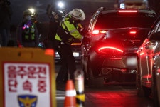 영업제한 완화 후 첫 불금, 전국서 음주운전 416명 적발