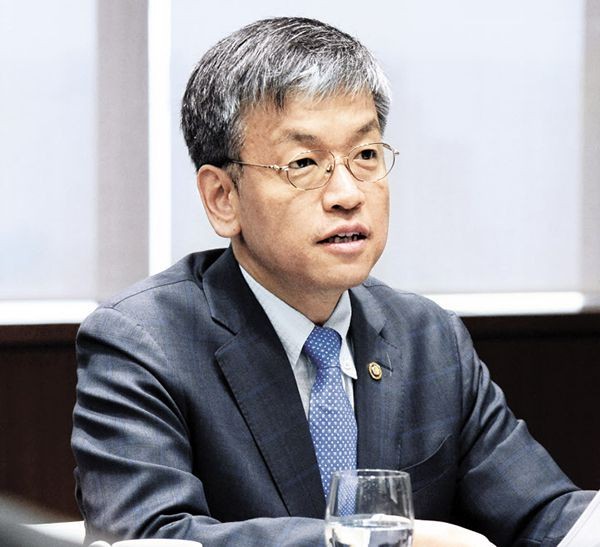 최상목 대통령 권한대행, 국가안보·경제·치안을 위한 노력 다짐