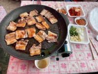 “3인분 주문 강요, 밥에선 쉰내” 항의한 손님에 소금 뿌렸다