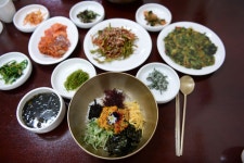[김준의 맛과 섬] [92] 통영 멍게비빔밥