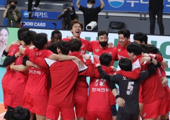 한국전력, 준PO서 ‘리그 6전 전패’ 우리카드 꺾고 PO 진출